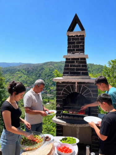 Emis Pure açık hava barbekü alanı ve Fındıklı dağ manzarası