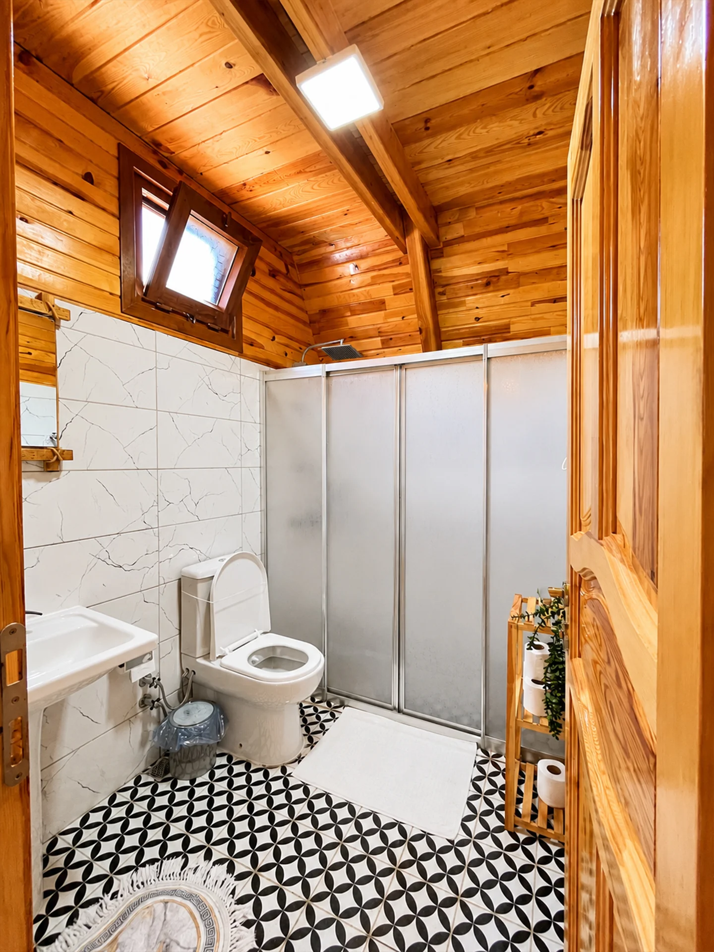 Emis Dağ Evi temiz banyo alanı